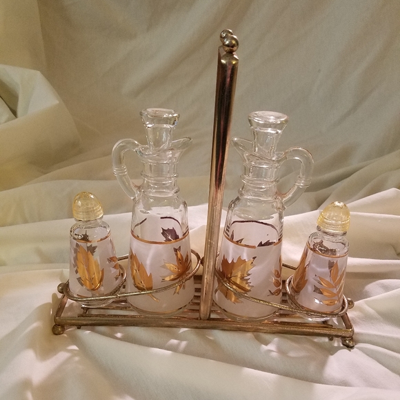 Anchor Hocking Other - Vintage Anchor Hocking Cruet & Salt and Pepper Set